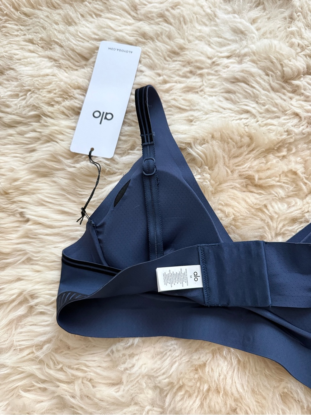 ALO Yoga Navy Airlift Line Up Sports Bra - Picture 4 of 4